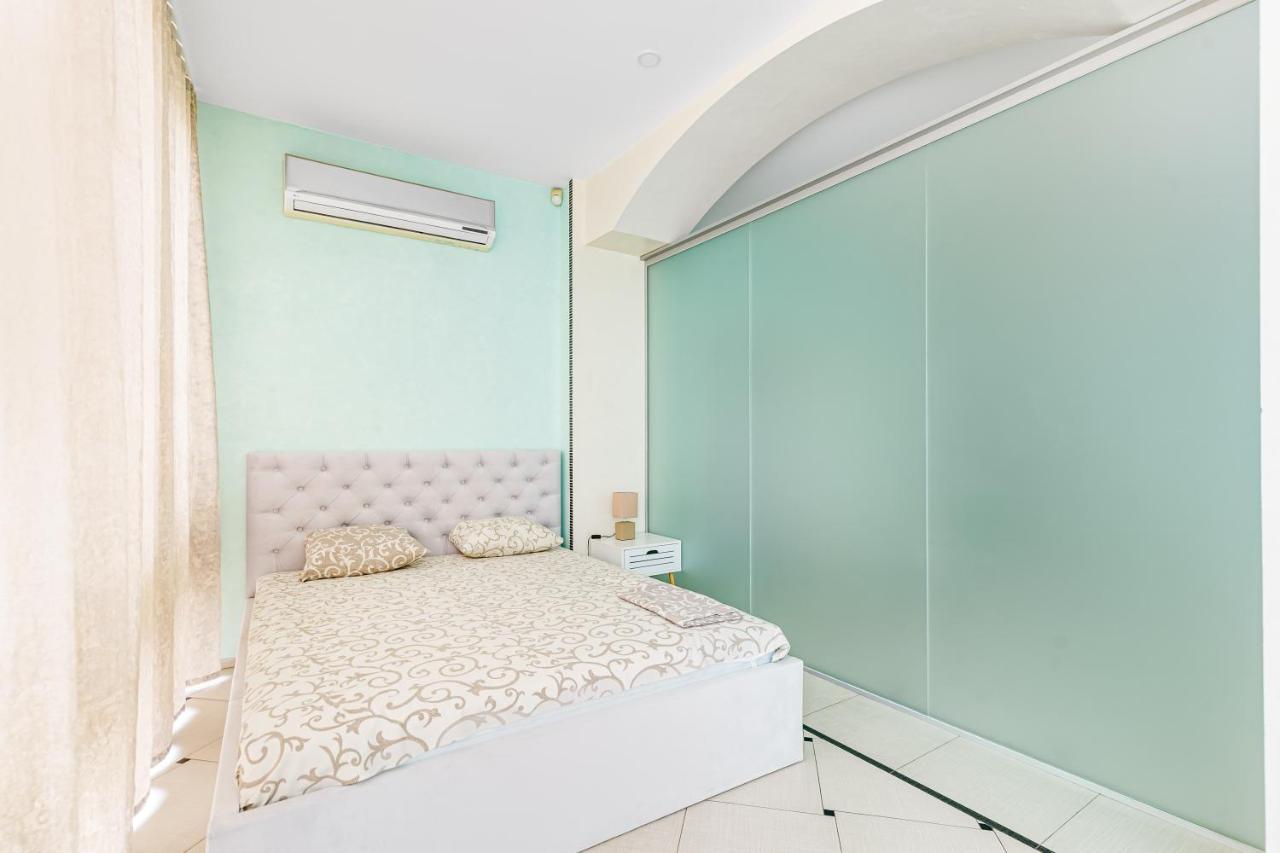 Deribasivska Cozy 4-Room Apartment 敖德萨 外观 照片